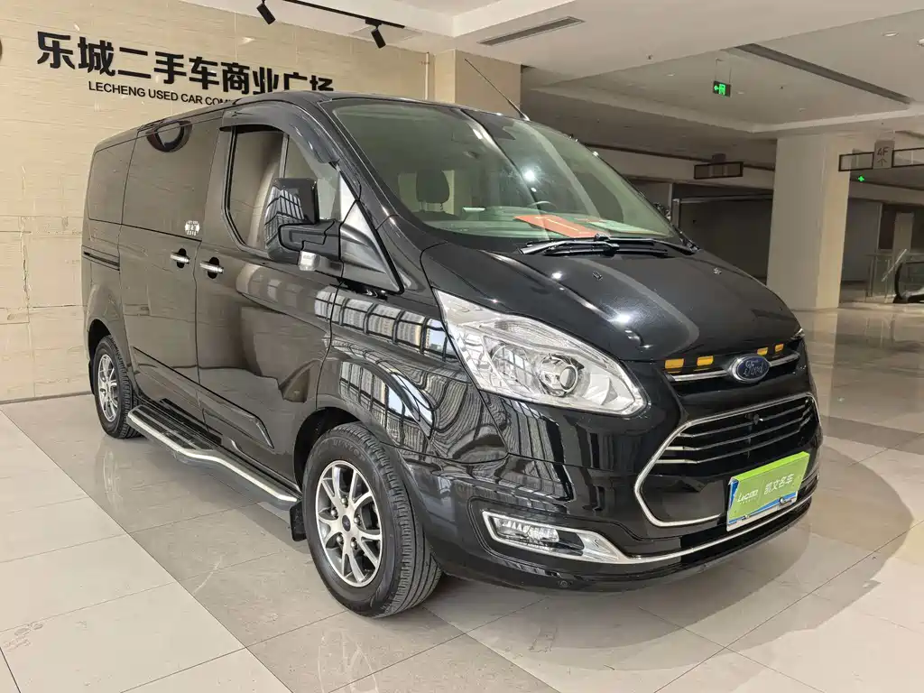 Ford Tourneo — фото 3