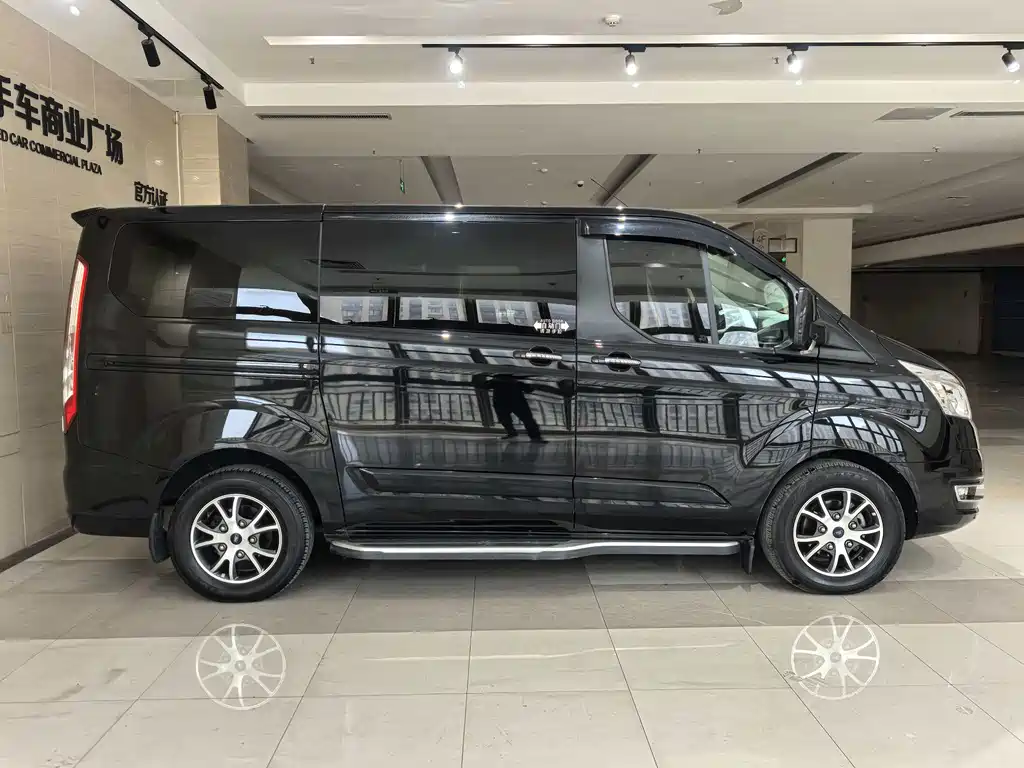 Ford Tourneo — фото 4