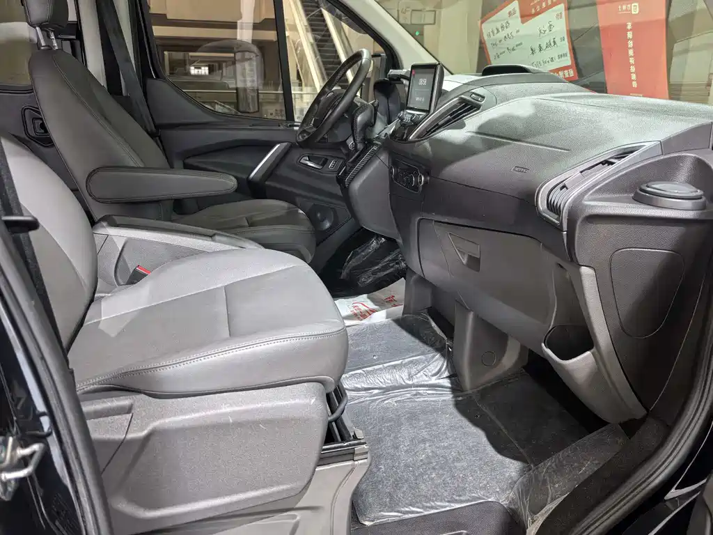 Ford Tourneo — фото 5