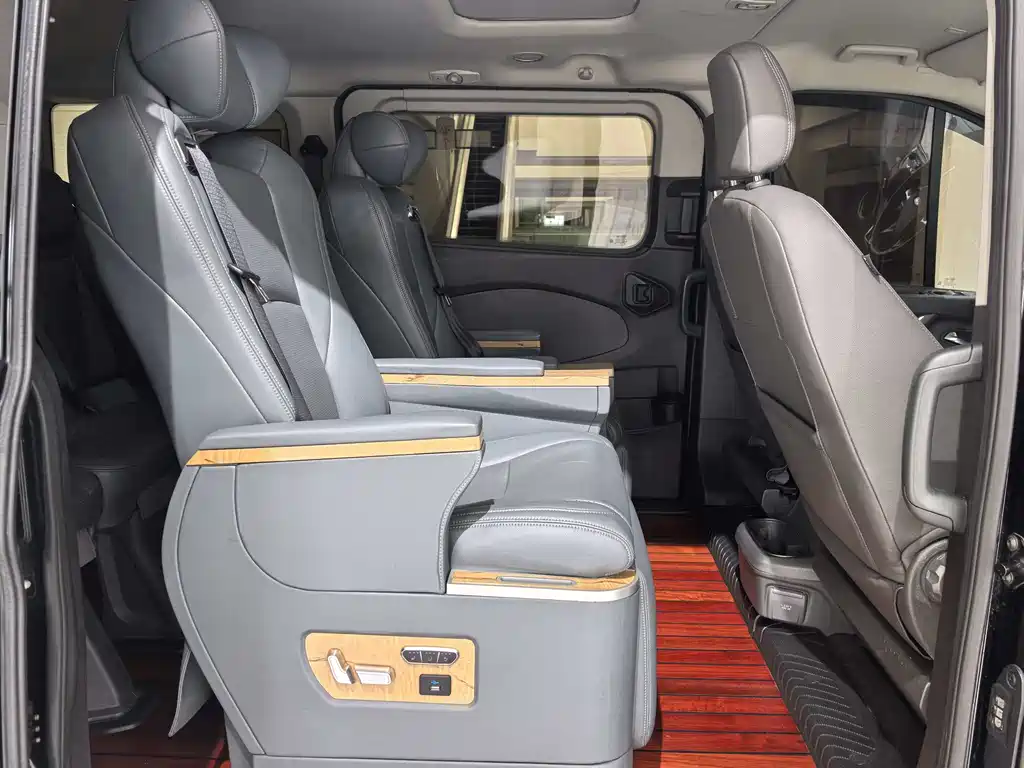 Ford Tourneo — фото 6