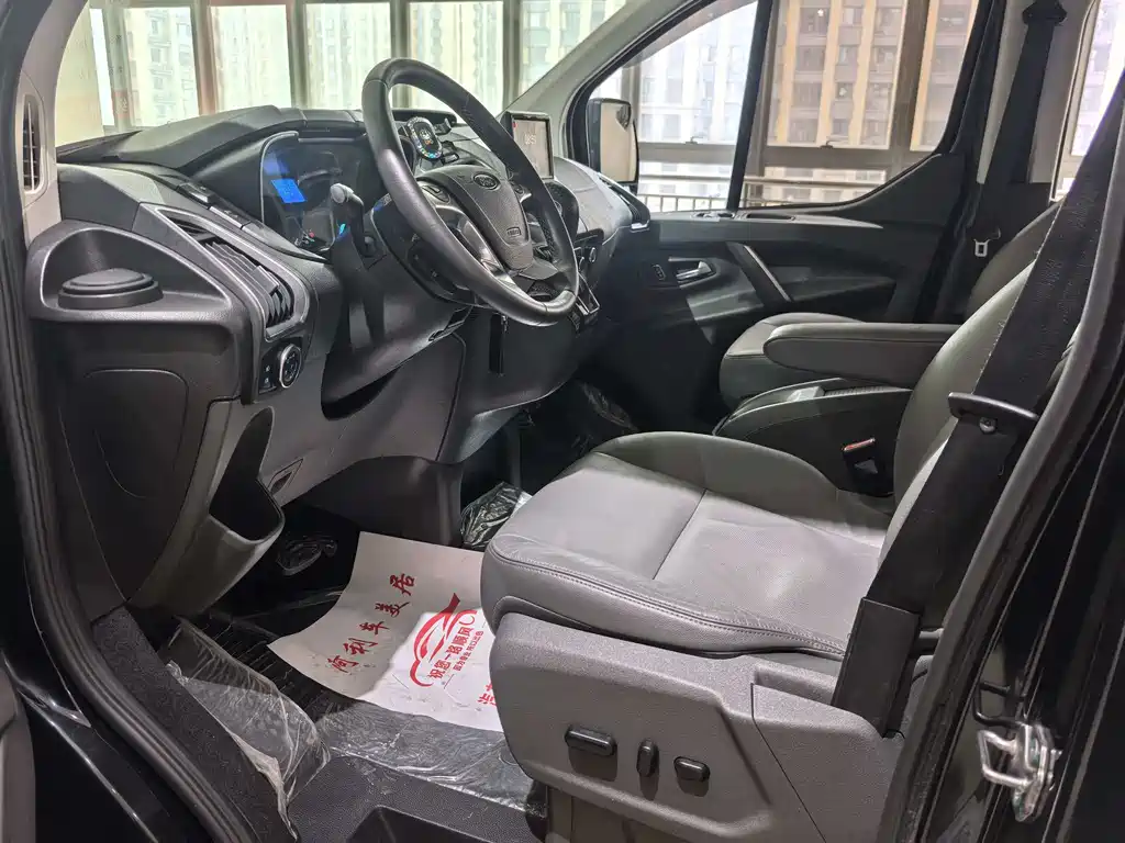 Ford Tourneo — фото 7