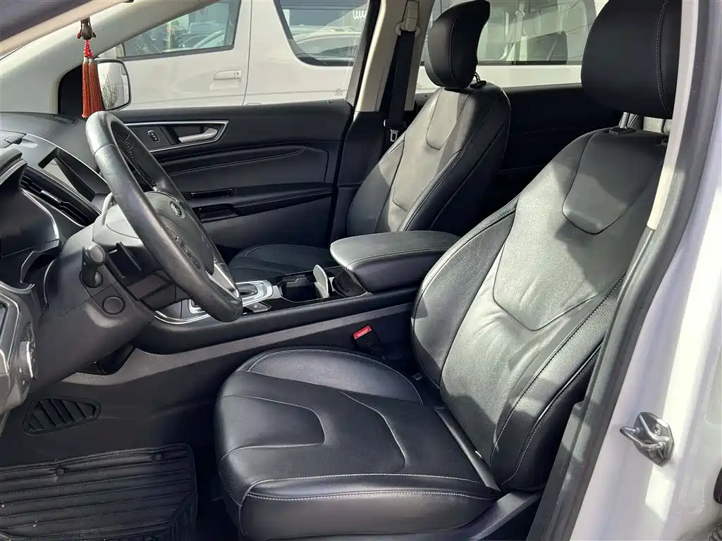 Ford Edge — фото 11