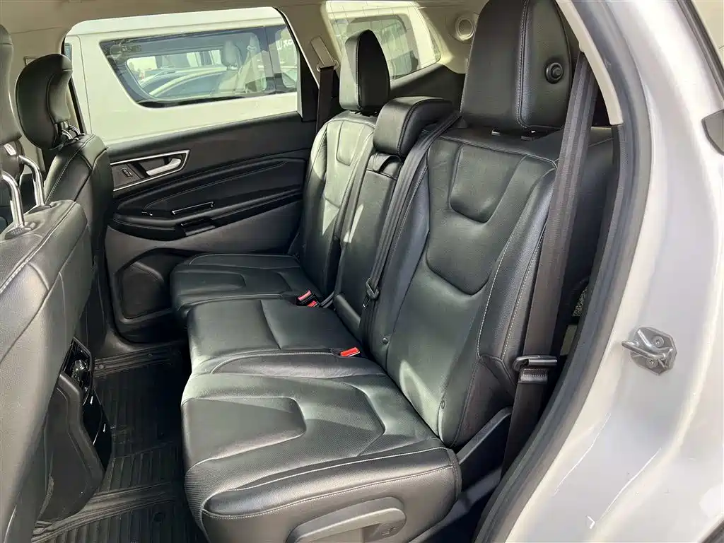 Ford Edge — фото 13