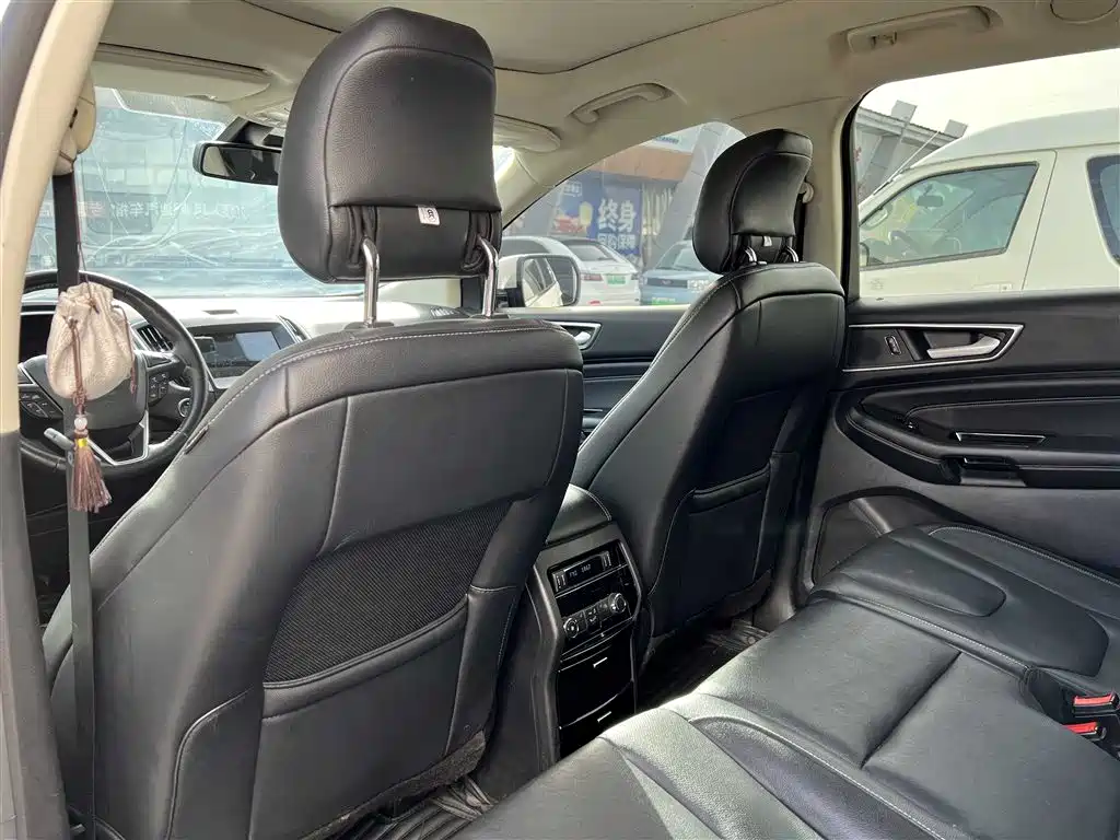 Ford Edge — фото 14