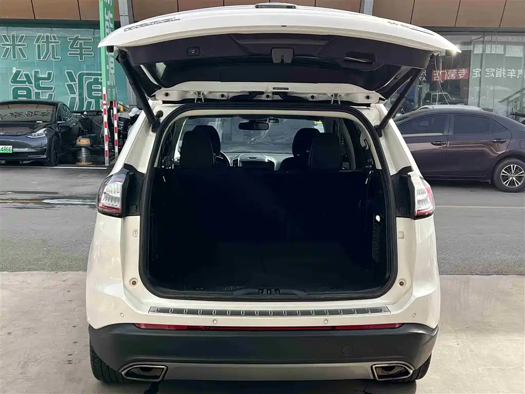 Ford Edge — фото 16