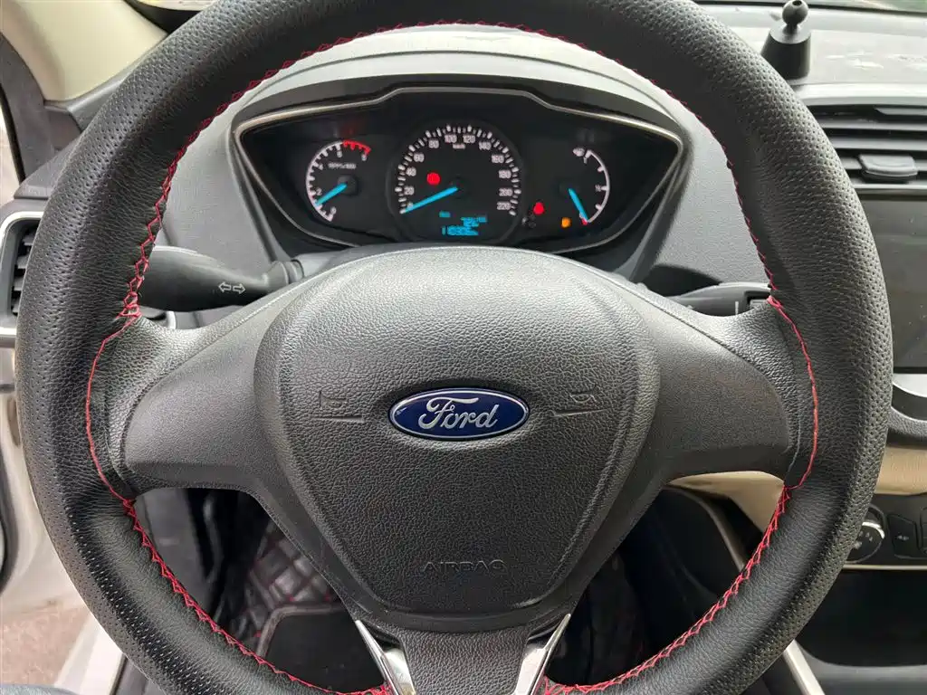 Ford Escort — фото 13