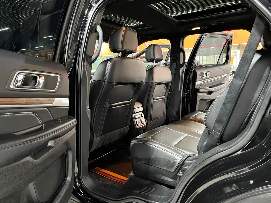 Ford Explorer (Import) — фото 11
