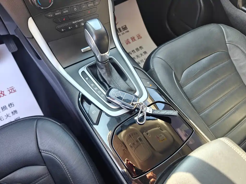 Ford Edge — фото 16