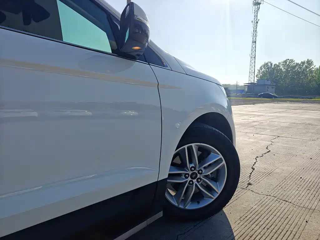 Ford Edge — фото 30