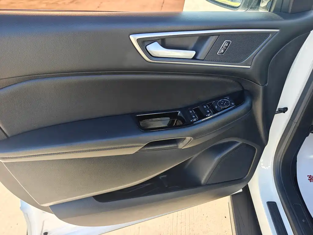 Ford Edge — фото 10