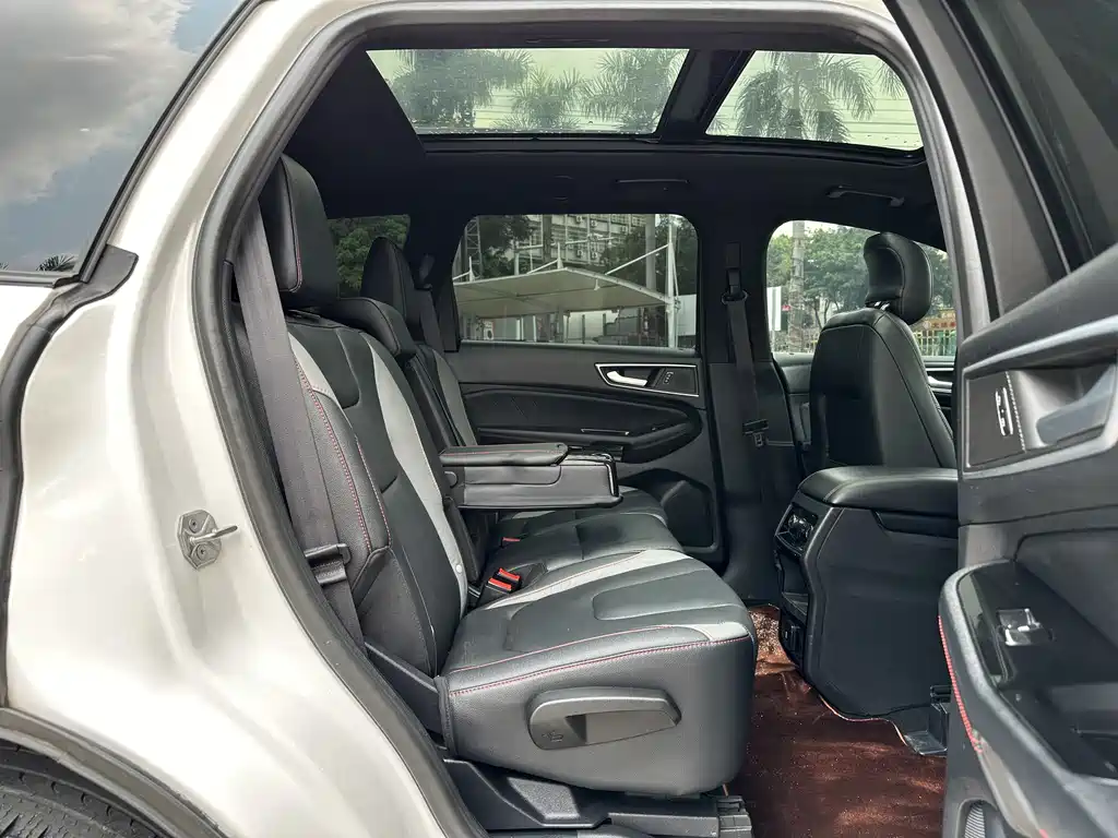 Ford Edge — фото 14