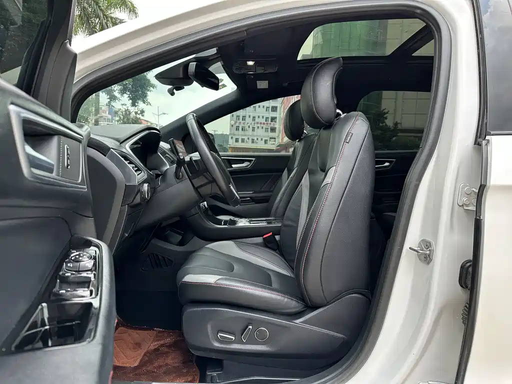 Ford Edge — фото 15