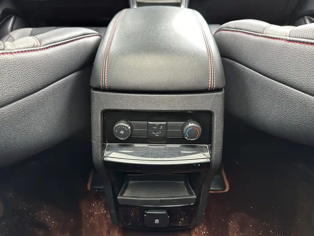 Ford Edge — фото 17