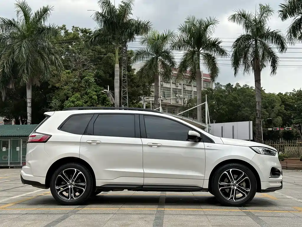 Ford Edge — фото 4