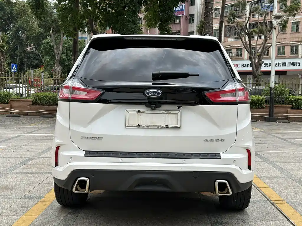 Ford Edge — фото 5