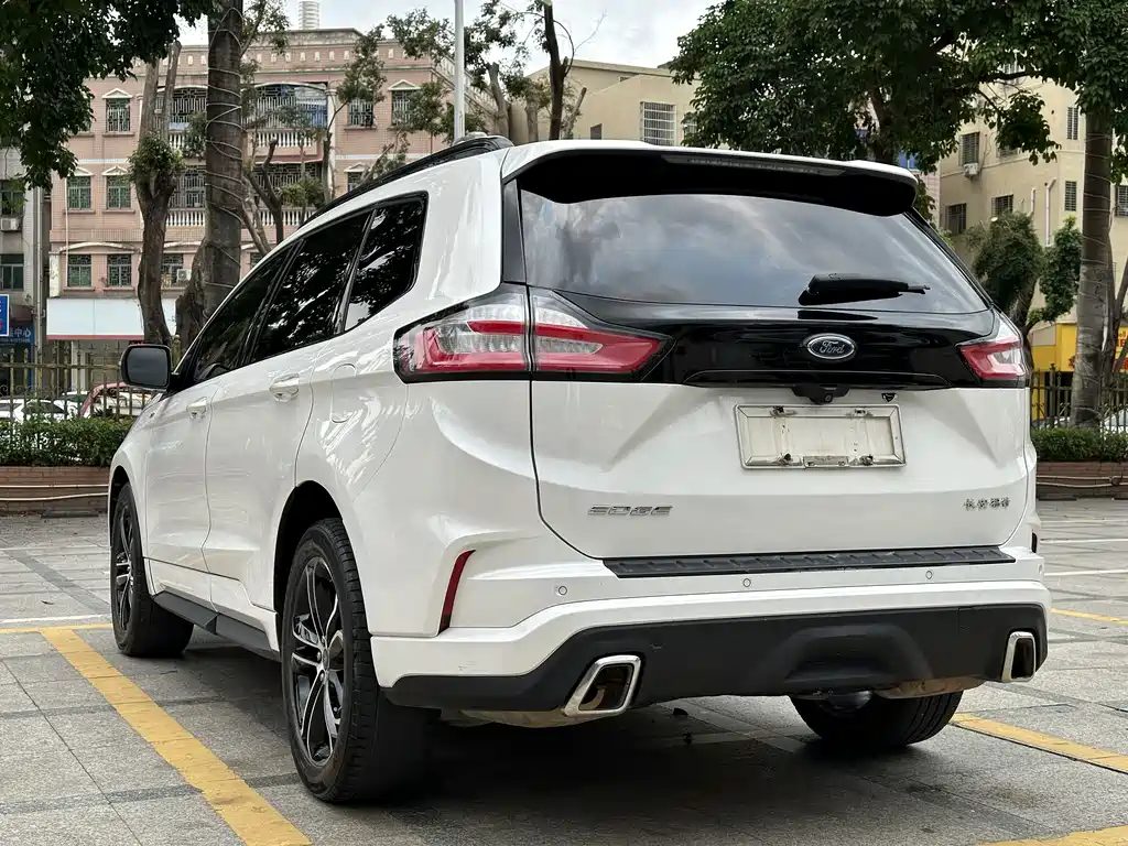 Ford Edge — фото 7
