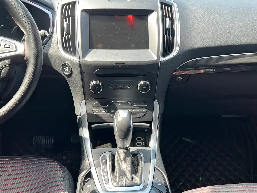 Ford Edge — фото 11
