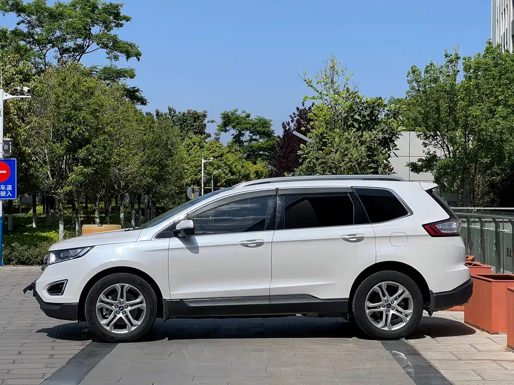 Ford Edge — фото 16