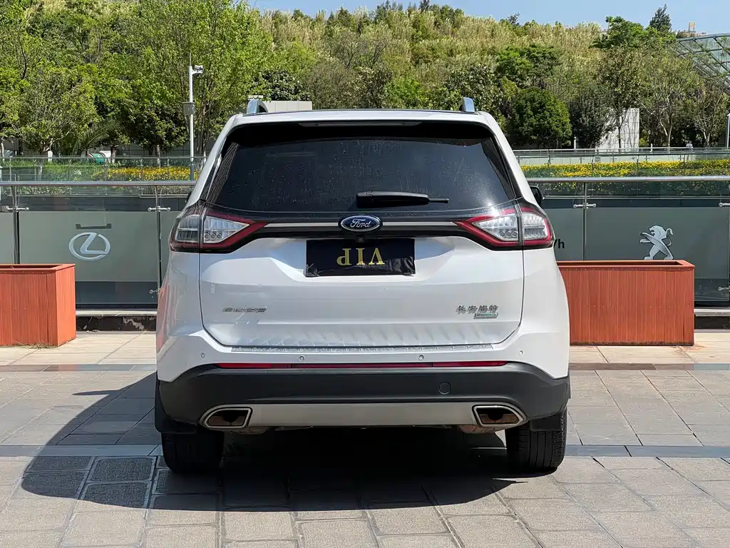 Ford Edge — фото 17