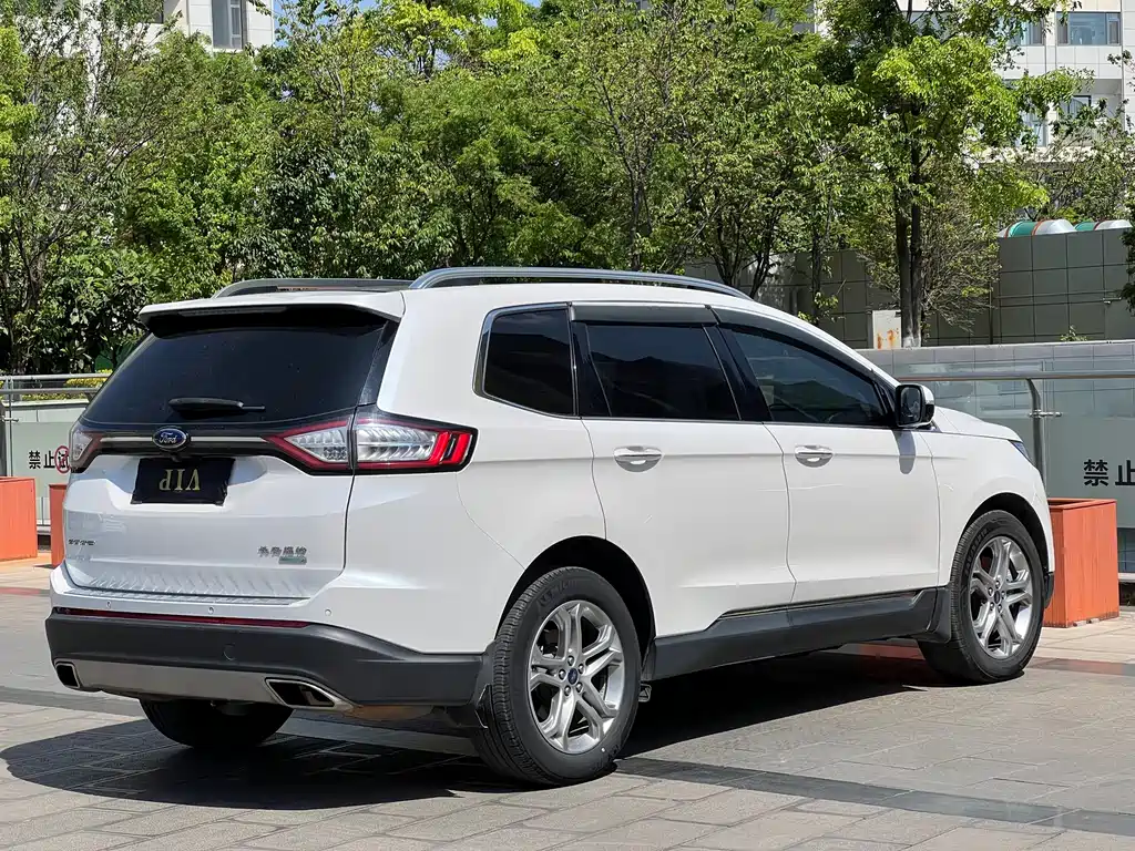 Ford Edge — фото 18