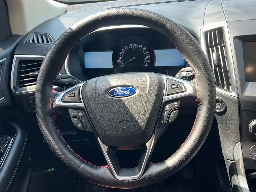 Ford Edge — фото 9
