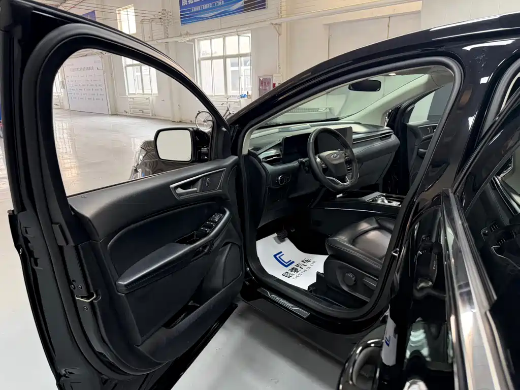 Ford Edge — фото 11