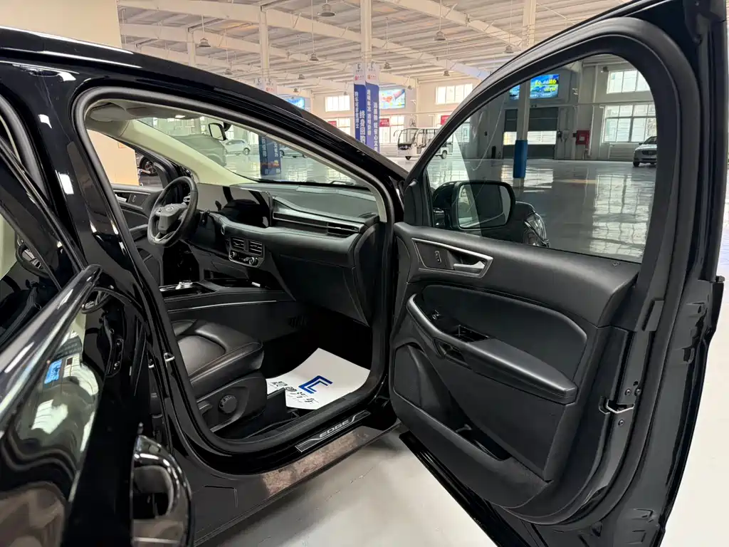 Ford Edge — фото 13