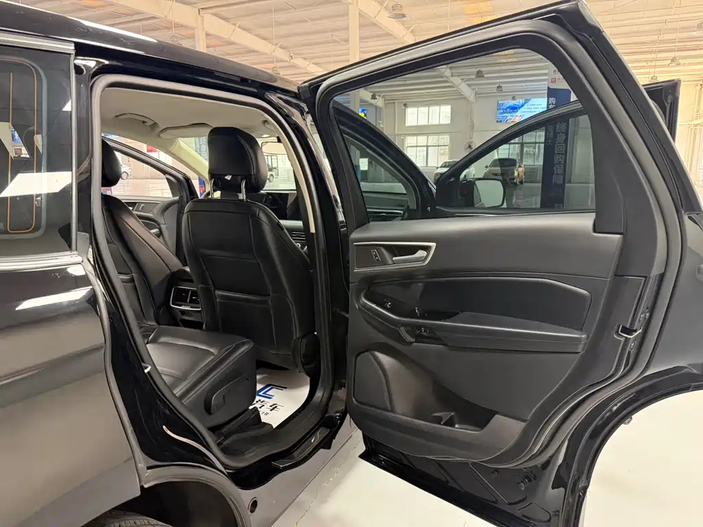 Ford Edge — фото 14