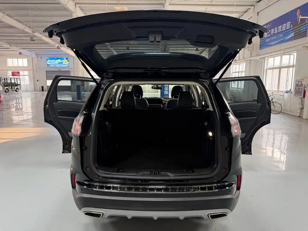 Ford Edge — фото 16