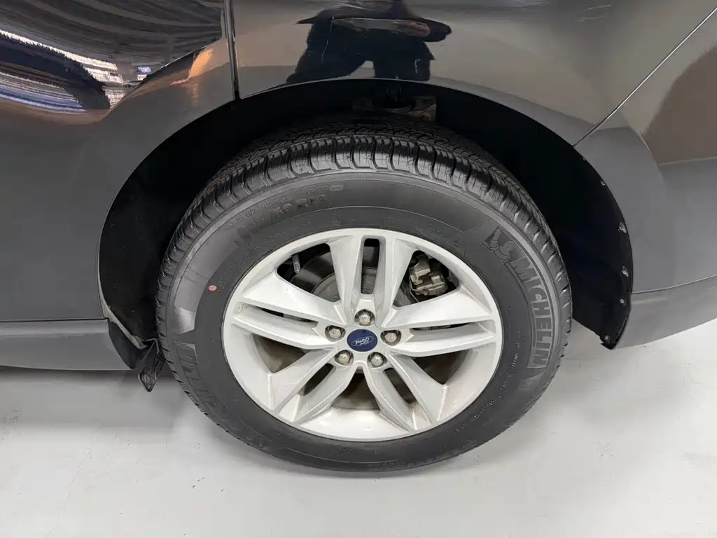 Ford Edge — фото 17