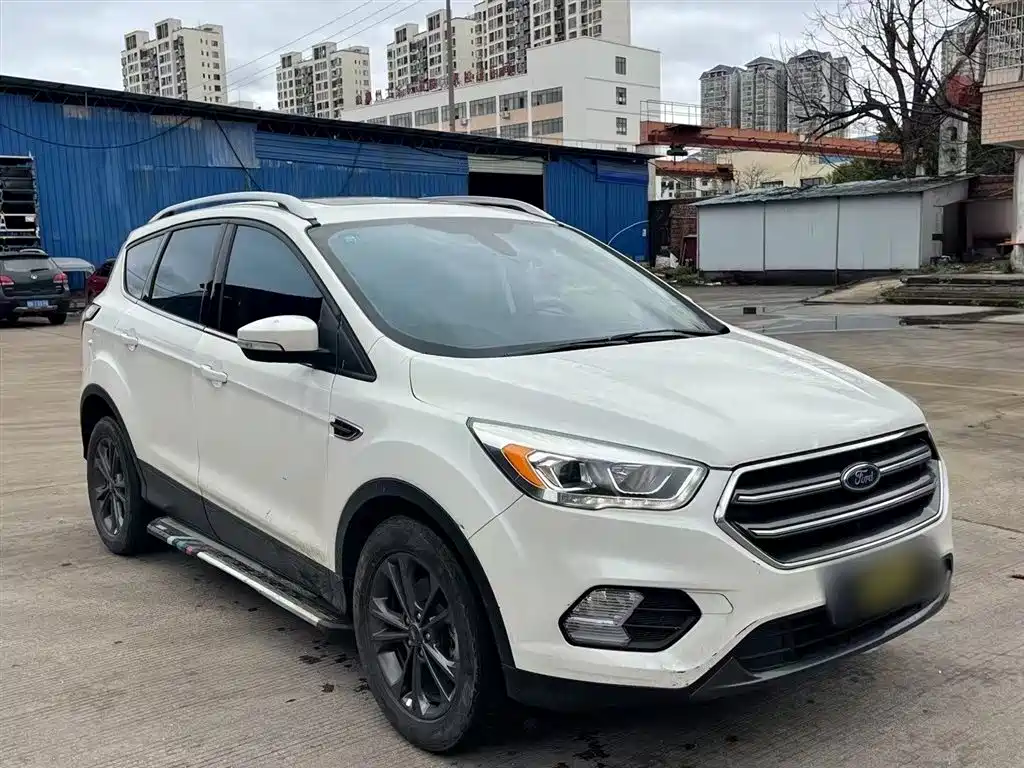 Ford Kuga — фото 4