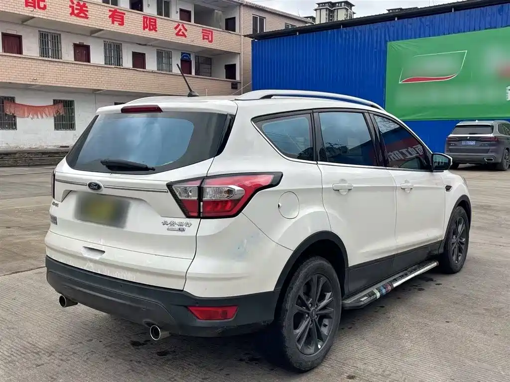 Ford Kuga — фото 7