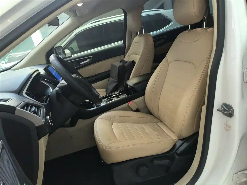 Ford Edge — фото 15