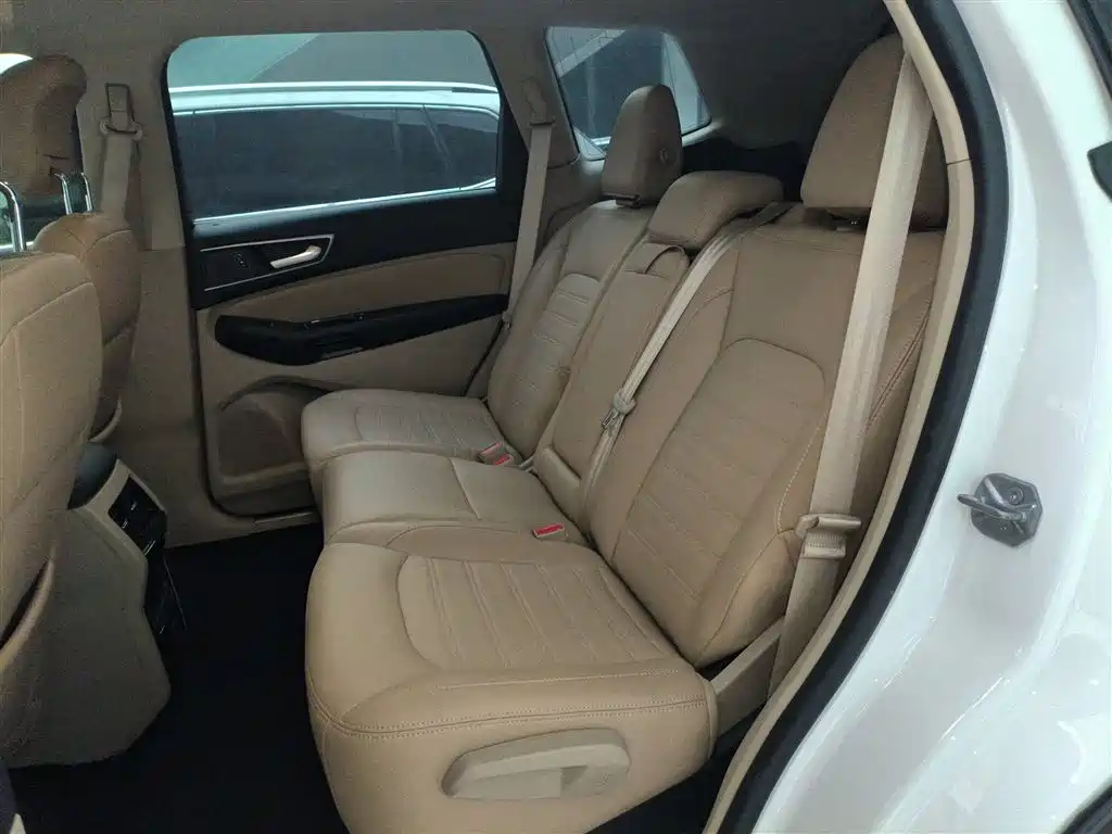 Ford Edge — фото 17