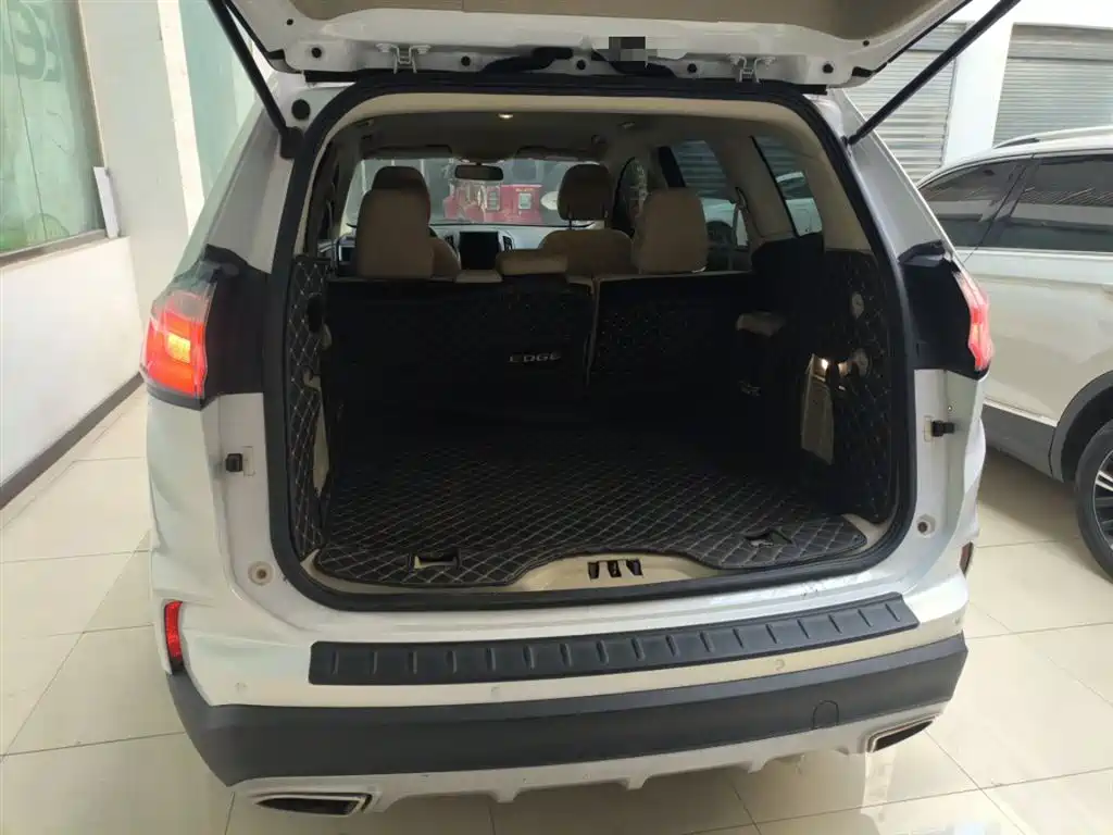 Ford Edge — фото 19