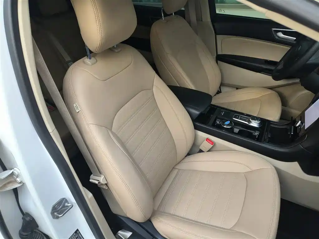 Ford Edge — фото 25