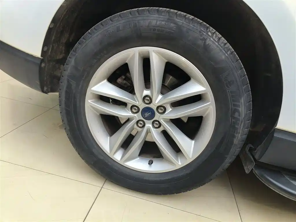 Ford Edge — фото 26