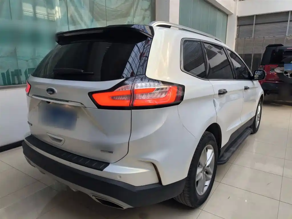 Ford Edge — фото 7