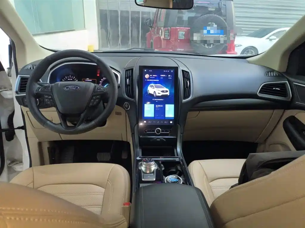 Ford Edge — фото 10