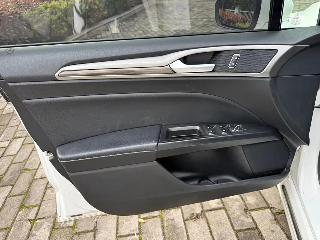 Ford Mondeo — фото 13