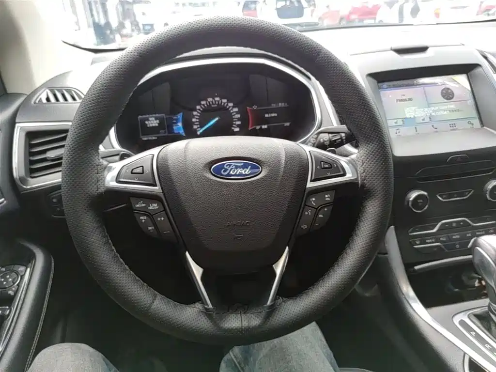 Ford Edge — фото 11