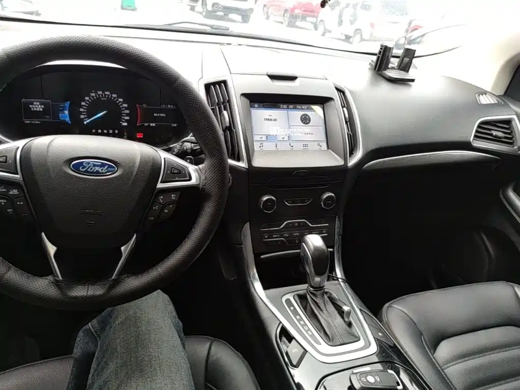 Ford Edge — фото 13