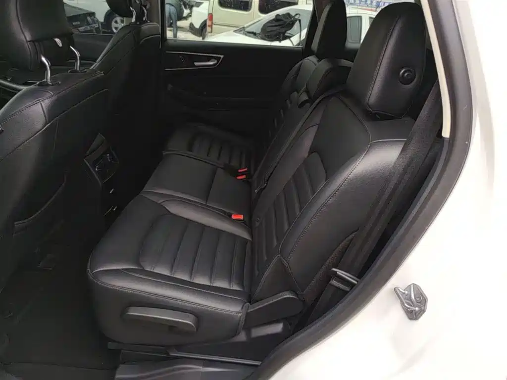 Ford Edge — фото 17