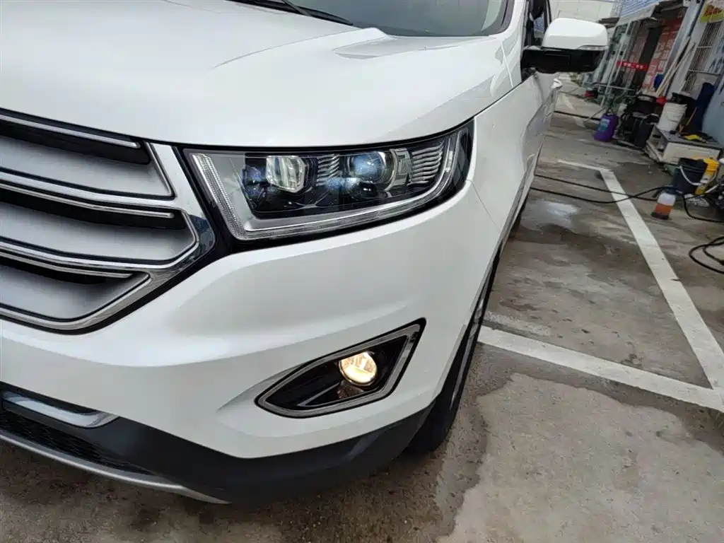 Ford Edge — фото 24