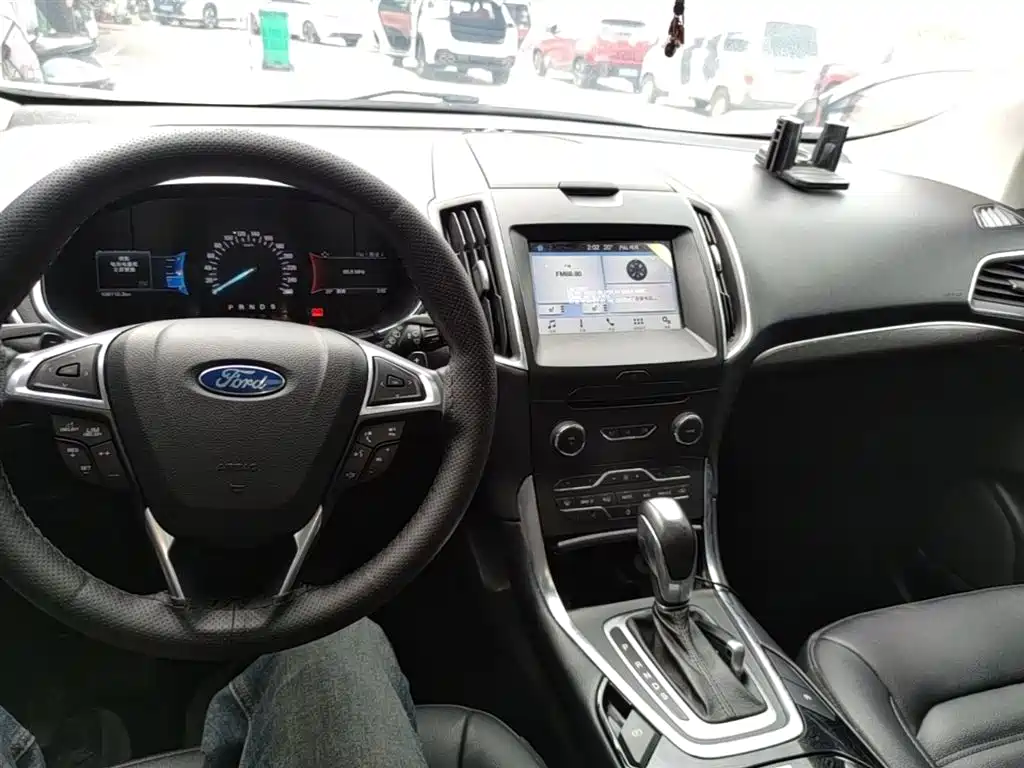 Ford Edge — фото 10