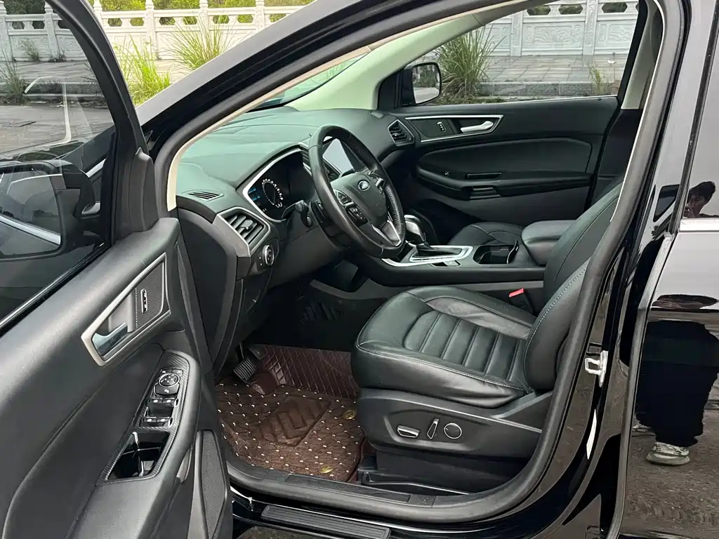 Ford Edge — фото 7