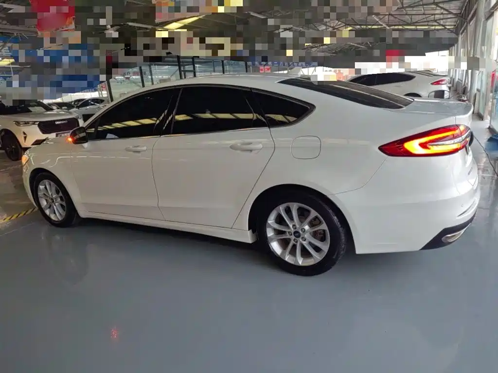Ford Mondeo — фото 21