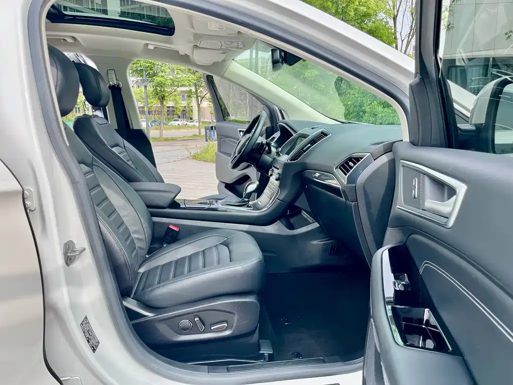 Ford Edge — фото 11