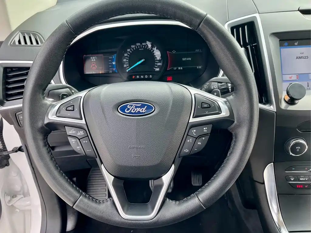Ford Edge — фото 14