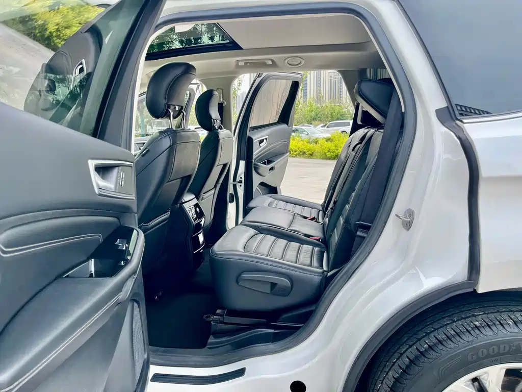 Ford Edge — фото 17